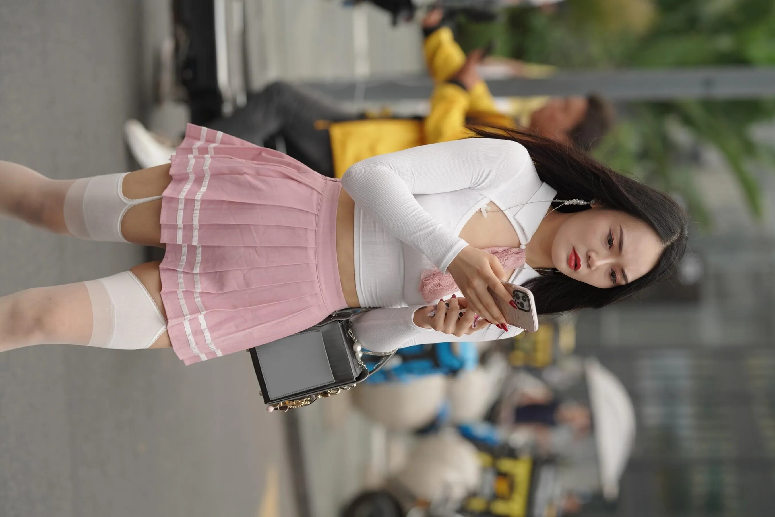 魔镜街拍 NO.161 街拍白丝吊带袜美女 [109P]插图1